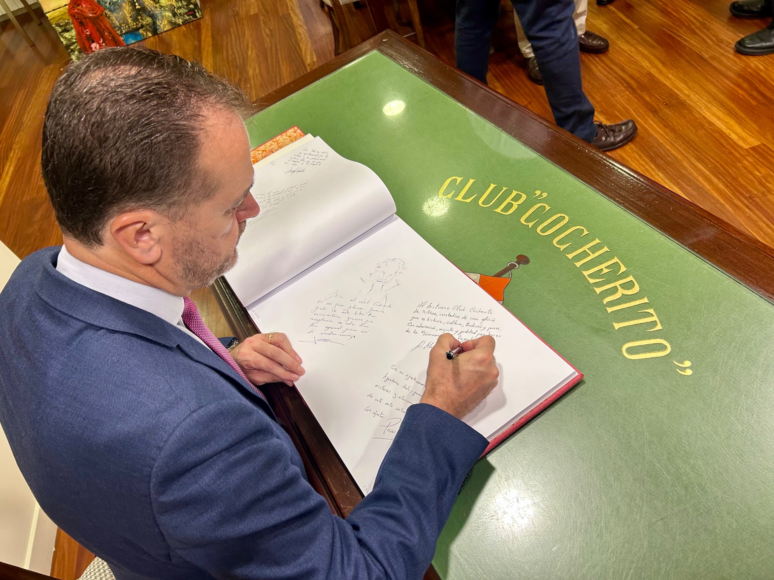 Antonio Martínez Iniesta llena el Club Cocherito con 'La grandeza de la Tauromaquia' — foto 2