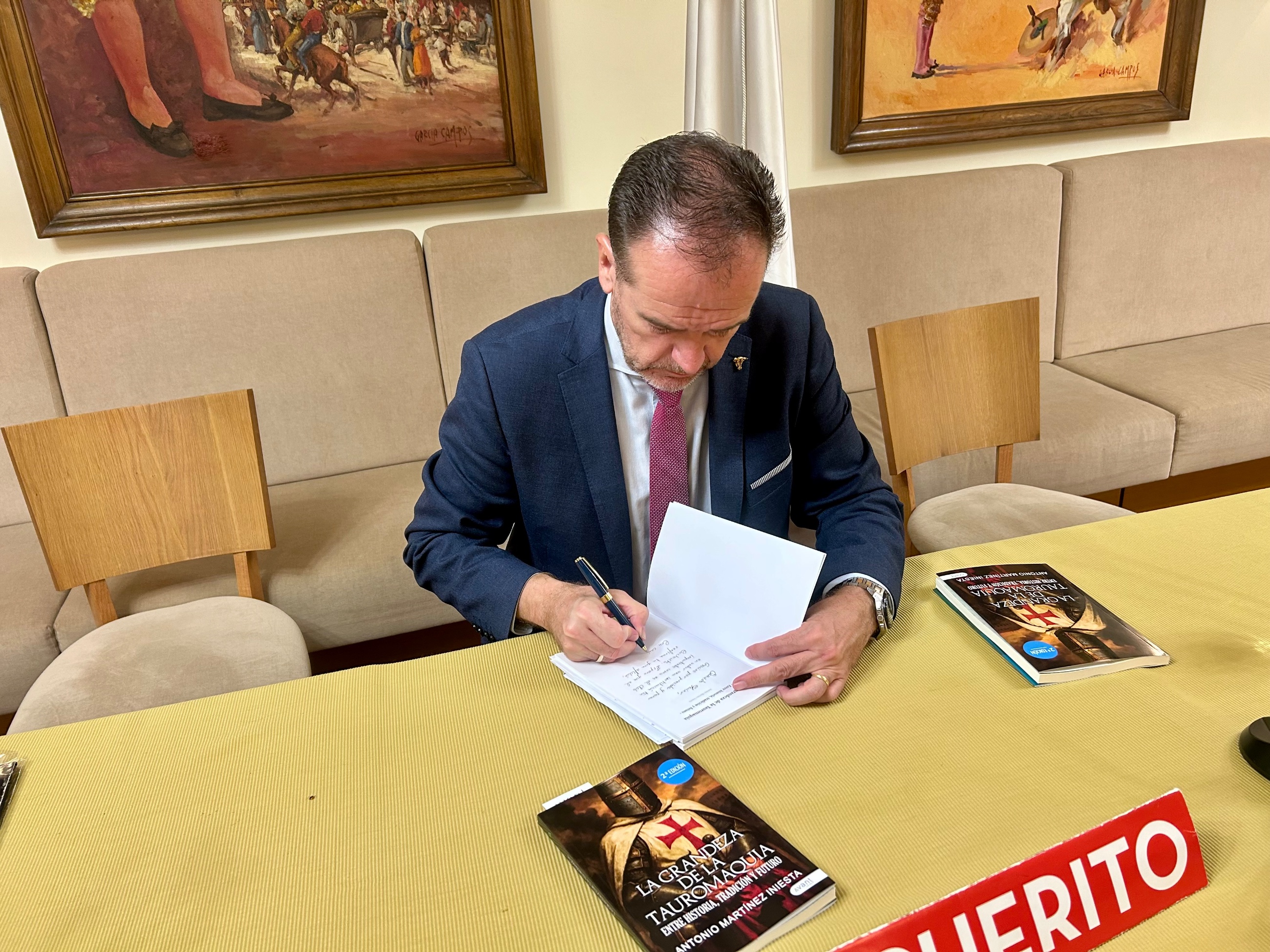 Antonio Martínez Iniesta llena el Club Cocherito con 'La grandeza de la Tauromaquia' — foto 5