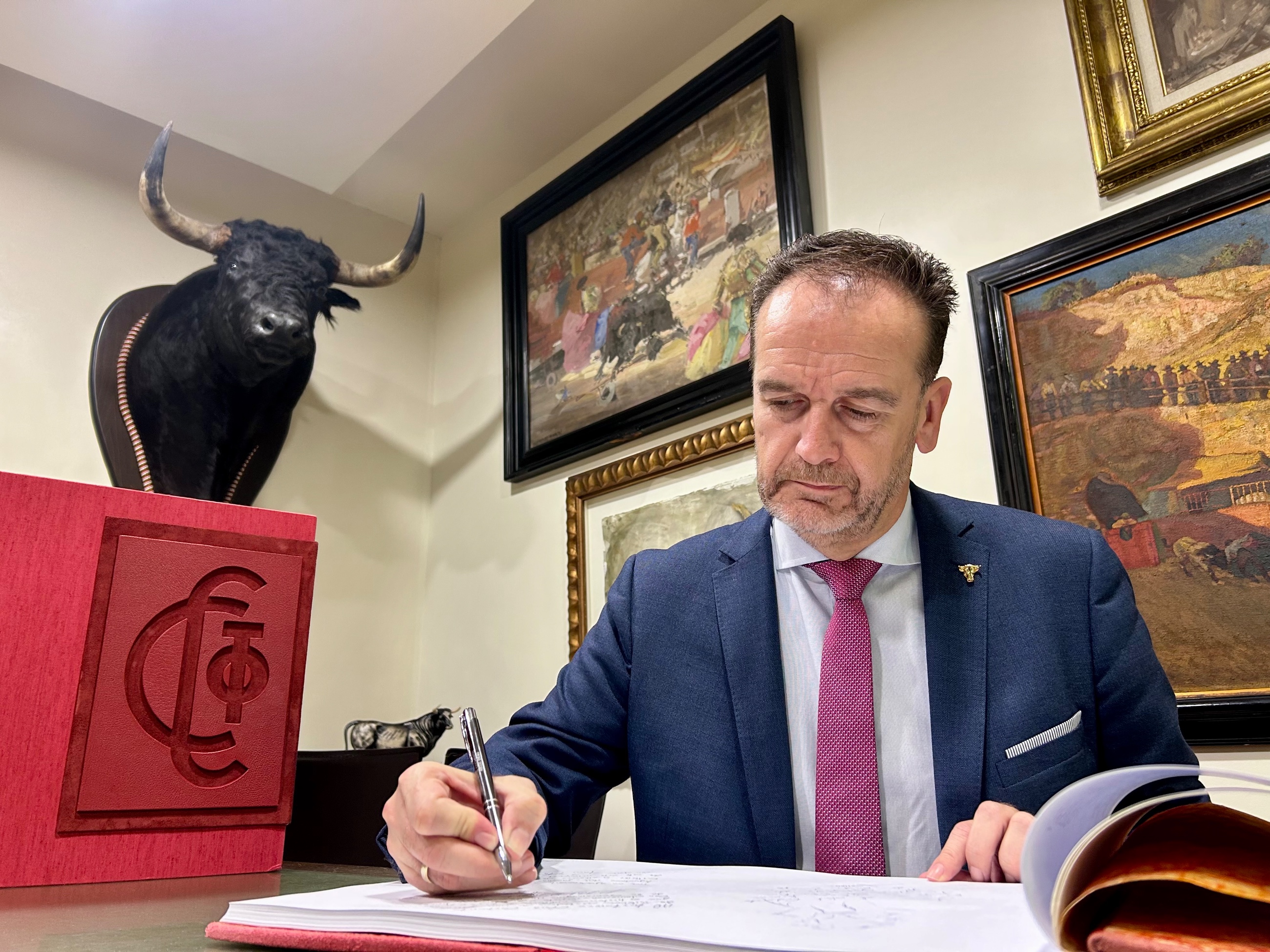 Antonio Martínez Iniesta llena el Club Cocherito con 'La grandeza de la Tauromaquia' — foto 3